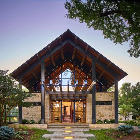 Luxurious modern dwelling showcases backdrop of the Rocky Mountains Modern Rustic Architecture, One Kindesign, Mountain Modern, Modern Mountain, The Rocky Mountains, Colorado Homes, Modern House Exterior Colors, Contemporary Farmhouse, Front Entrance