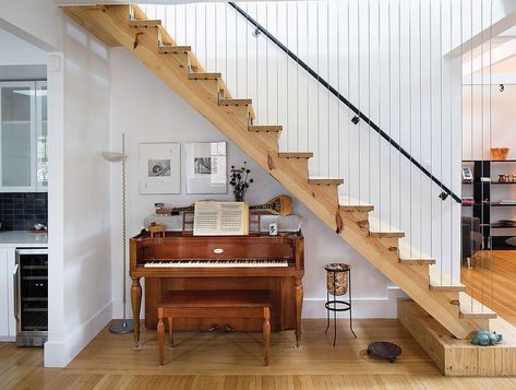 Let your musical interests thrive in the small space underneath the staircase - Decoist Under Staircase Ideas, Modern Music Room, Staircase Contemporary, Room Revamp, Modern Floating Shelves, Contemporary Staircase, Bar Sala, Stairs In Living Room, Modern Tv Wall