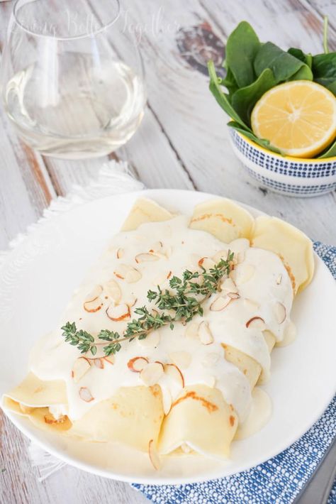 Spinach and Chicken Crepes with White Wine Sauce | This crepe recipe is so delicious and impressive! Recipes Crepes, Crepes Savory, Chicken Crepes, Wine Cream Sauce, White Wine Cream Sauce, Creamy White Wine Sauce, Spinach Chicken, Spicy Dipping Sauce, Chicken Spinach