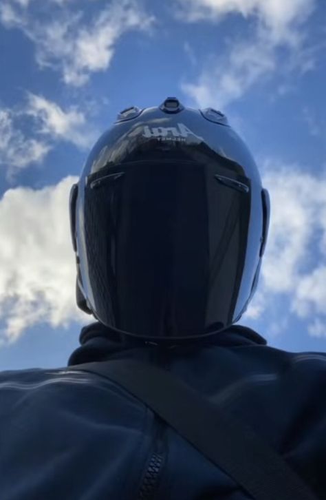 Motorcycle Selfie, Gangsta Walking, Tmax Yamaha, Black And White Instagram, Snowboarding Style, Black Helmet, Biker Aesthetic, Biker Boys, Ivy League Style