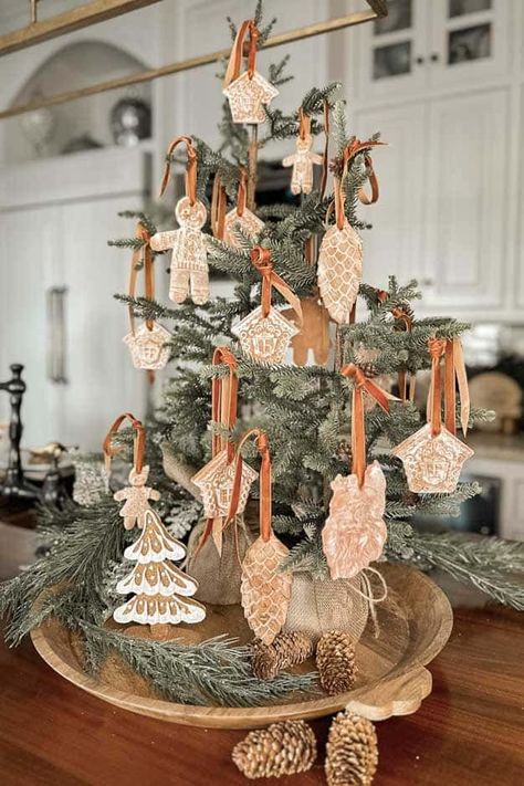 Embrace the beauty of cozy simplicity this Christmas! Explore 19 easy ideas to decorate your neutral tree and make your home warm and inviting. Cozy Neutral Christmas, Neutral Christmas Tree Decor, Christmas Tree Aesthetic, Neutral Christmas Tree, Holiday House Decor, Orange Ornaments, Tree Aesthetic, Christmas Tree Decor Ideas, Gingerbread Christmas Tree