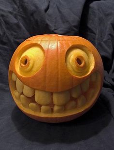 pumpkin carving ideas with hearts | Pumpkin Carving Ideas Spooky Pumpkin Carving Ideas, Creative Pumpkin Carving, Amazing Pumpkin Carving, Hallowen Ideas, Pumpkin Carving Designs, Halloween Pumpkin Designs, Fröhliches Halloween, Pumpkin Carving Ideas, Pumpkin Painting Ideas