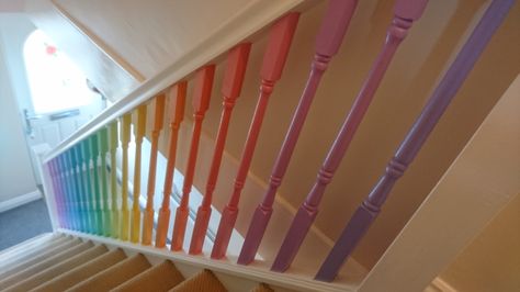 ~ Rainbow Bannister Staircase ~ Twenty one spindles painted individually and then constructed. Credit @flanbadge Colorful Stair Railing, Colorful Banister, Colourful Bannister, Trippy Hallway, Coloured Bannister, Rainbow Hallway, Bannister Ideas Painted, Painted Bannister, Rainbow Staircase