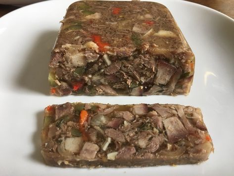 Recipe: German-Style Head Cheese (Souse) - Burnt My FingersBurnt My Fingers Souse Meat Recipe, Head Cheese Recipe, Hog Head Cheese Recipe, Souse Meat, Hog's Head Cheese, Souse Recipe, Terrine Recipe, Dutch Cuisine, Head Cheese