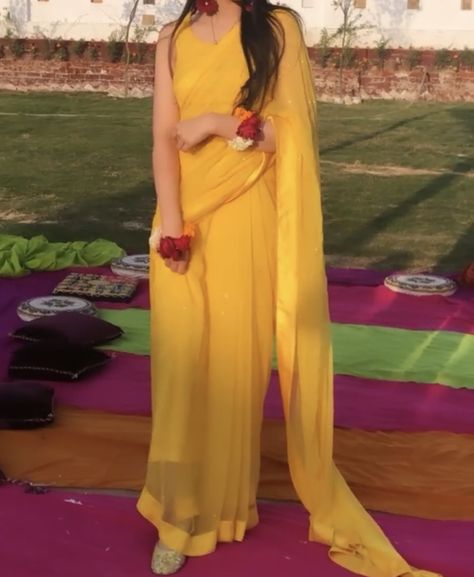 Plain Yellow Saree For Haldi, Yellow Jamawar Saree For Eid, Traditional Yellow Jamawar Saree, Yellow Sari, Kiara In Yellow Saree, Brides Sister, Sarees For Girls, Sari Design, Walima Dress