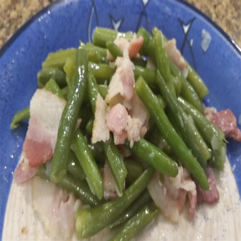 Canning Green Beans With Bacon, Pressure Canning Green Beans, Green Beans And Bacon, Canning Green Beans, Beans And Bacon, Ham And Green Beans, Southern Style Green Beans, Green Bean Dishes, Slow Cooker Green Beans