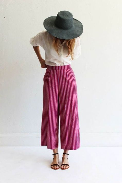 wide-leg-pants-fashion-inspiration-photos Nordic Fashion, Wide Legged Pants, Mode Casual, Pink Pants, Pantalon Large, Mode Inspo, Inspiration Mode, Mode Vintage, Looks Style