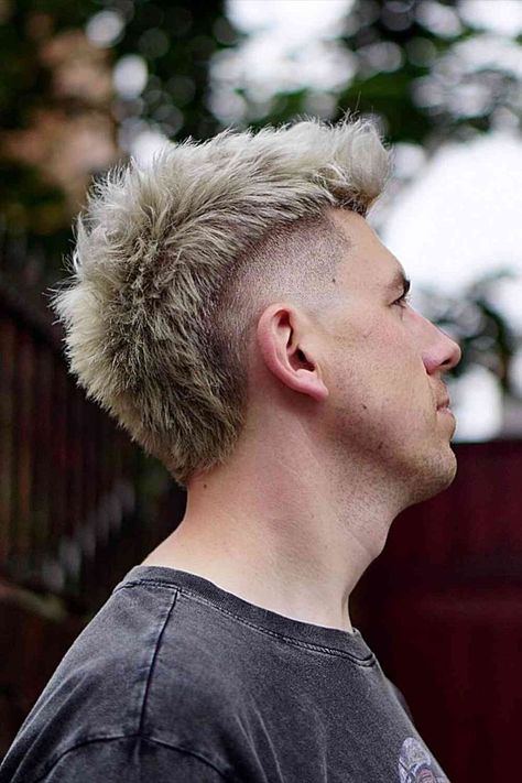 Mohawk Fade with Blonde hair Coloring for men Burst Fade Mohawk Straight Hair, Modern Mohawk Men, Mohawk Hairstyles Men Faded Short, Short Mohawk Fade, Edgy Mullet, Hairstyles 70s, Modern Mullets, Modern Mohawk, Hairstyle Neymar