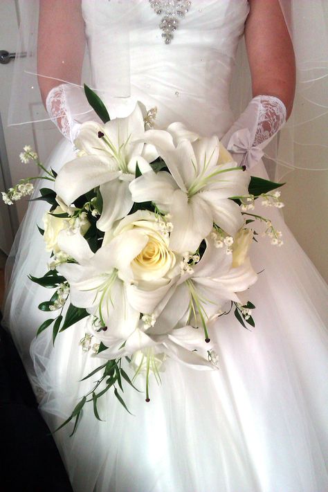 Calla Lilly Cascading Wedding Bouquets, Wedding Flowers Lillies And Roses, Bridal Bouquet Lilies, Valley Lilies, Stargazer Lily Wedding Bouquet, Lilly Bouquet Wedding, Wedding Flowers Lilies, Stargazer Lily Wedding, White Lily Bouquet