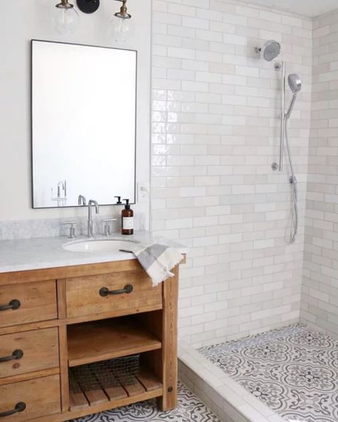 Bathroom Tiles Combination, White Tile Shower, Bathroom Tile Inspiration, Subway Tile Showers, Subway Tiles Bathroom, White Bathroom Tiles, Master Bath Remodel, Bathroom Tile Designs, Bathroom Shower Tile