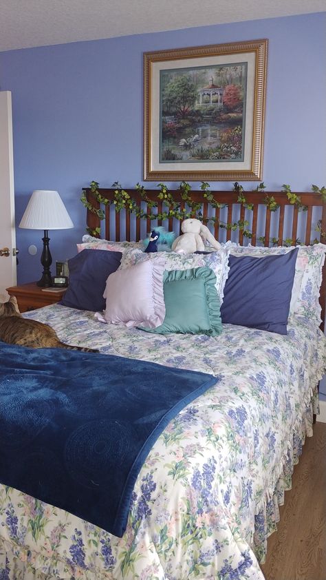 Periwinkle Accent Wall, Cornflower Blue Bedroom Ideas, Periwinkle Walls Bedroom, Periwinkle Room Aesthetic, Periwinkle Bedroom Walls, Periwinkle Room Ideas, Periwinkle Blue Bedroom, Blue Cottagecore Bedroom, Periwinkle Bedroom Ideas