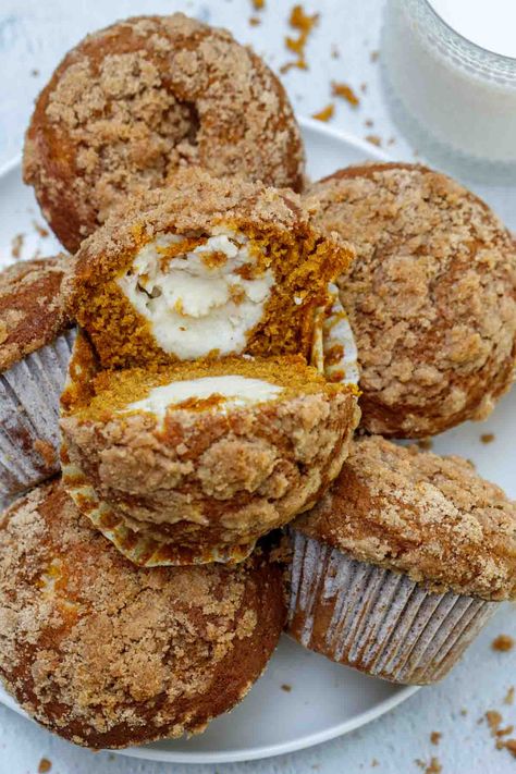 If you love Starbucks pumpkin cheesecake muffins you will LOVE this recipe. Homemade muffins taste so much better and they're easy to make! Carrot Cake Muffin Recipe, Pumpkin Cheesecake Muffins, Bakery Muffins, Cheesecake Muffins, Pumpkin Cream Cheese Muffins, Chocolate Banana Muffins, Cream Cheese Muffins, Starbucks Pumpkin, Homemade Cheesecake