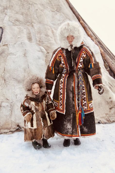 Inuit Photography, Traditional Inuit Clothing, Indigenous Winter Clothing, Inuit Costume, Yupik Clothing, Inuit Hairstyles, Siberian Fashion, Siberian Clothing, Inuit Aesthetic