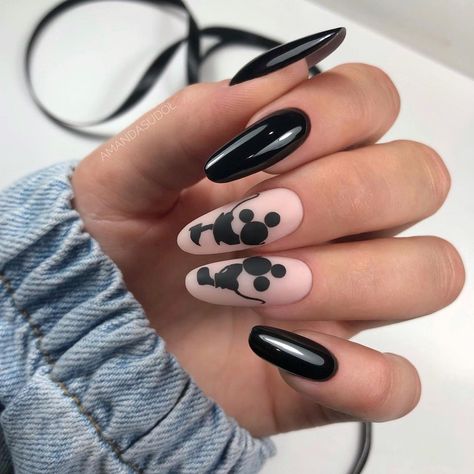 Princess Acrylic Nails, Black Disney Nails, Trending Christmas Nails, Mickey Mouse Nail Design, Christmas Nails Aesthetic, Aesthetic Christmas Nails, Disney Themed Nails, Christmas Nails Design, Christmas Nails Winter