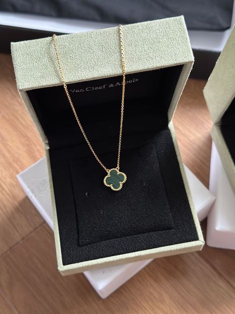 Van Cleef Arpels Necklace Green, Von Cleef Necklace, Green Vca Necklace, Van Cleef Small Necklace, Van Klif Necklace, Van Cleef And Arpels Jewelry Necklace, Green Van Cleef Necklace, Gold Van Cleef Necklace, Can Cleef Necklace