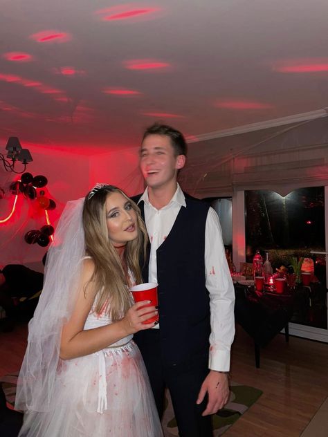 Halloween Couple Costume, Halloween 23, Horror Costume, Halloween Couple, Couple Costume, Cute Couple Halloween Costumes, Me And Bae, Halloween Inspo, Halloween 2024