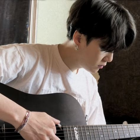 Bf Material, Bag Boys, Min Yoongi Bts, Min Suga, Bts Yoongi, Album Bts, Bad Boy, Playing Guitar, Foto Bts