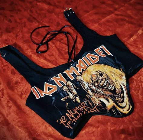 Iron Maiden Shirt Outfit, Tshirt Corset Outfit, Rock Tshirt Design, Alt Clothes Diy, Primitive Clothing, Ropa Upcycling, Iron Maiden Shirt, Cut Tee Shirts, Lace Jeans