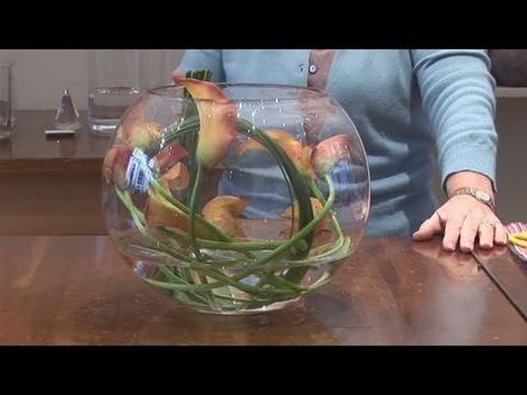 A how to video on How To Arrange Flowers In A Fishbowl Vase that will improve your flower arranging skills. Learn how to get good at flower arranging from Videojug's hand-picked professional experts. Fish Bowl Decorations, Fishbowl Centerpiece, Fish Bowl Vases, Arrange Flowers, Table Flower Arrangements, Creative Flower Arrangements, Flower Video, Flower Arranging, Vase Centerpieces