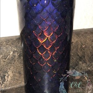 Rhysand Beast, Dragon Scale Tattoo, Mermaid Scales Tattoo, Dragon Mermaid, Steel Dragon, Scale Tattoo, Dragon Scales, Glitter Tumbler Cups, Glitter Tumblers