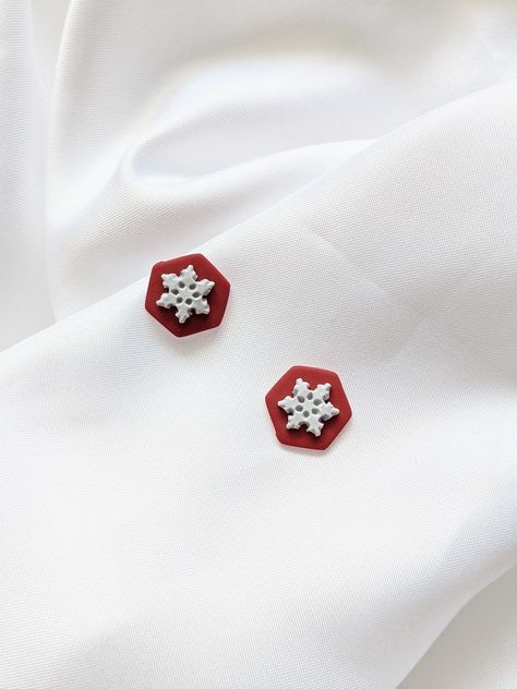 Snowflake Clay Earrings, Christmas Jewerly, Polymer Charms, Clay Cow, Clay Cupcake, Polymer Clay Cupcake, Natural Crafts, Cow Earrings, Diy Desserts