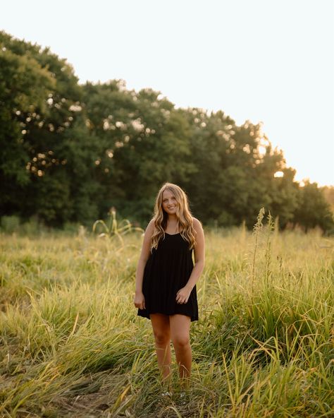 @alyssaholtmann is simply stunnnnningg !! ✨🫶🏼 • • #senior #seniorpictures #indianasunset #seniorphotographer #cincinnatiseniorphotographer Senior Photo Poses, Senior Photo, Senior Photographers, Senior Photos, Senior Pictures, Photo Poses, Cincinnati, Indiana, Quick Saves