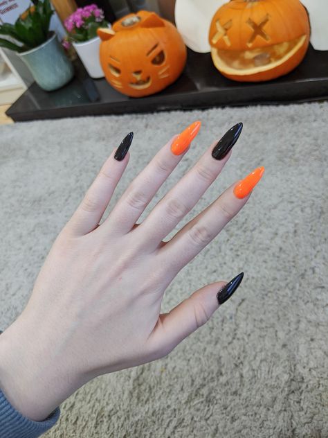 Halloween Nails Orange, Orange Nail Art Designs, Orange Nail Art, Black Halloween Nails, Nails Orange, Orange Nail, Art Designs Ideas, Basic Nails, Black Nail Designs