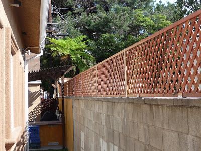 THB Construction: Privacy Trellis Added to Cinder Block Wall Privacy Trellis, Privacy Fence Landscaping, Yard Privacy, Garden Trellis Fence, Small Pergola, Cinder Block Walls, Trellis Fence, Fence Toppers, Privacy Fence Designs