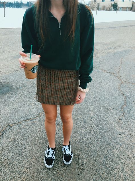 ootd outfit skirt girl trendy basic school Vsco Fashion, Ootd Simple, Brandy Melville Skirt, Ootd Outfit, Senior Year, Vans Old Skool, Old Skool, Brandy Melville, Brandy