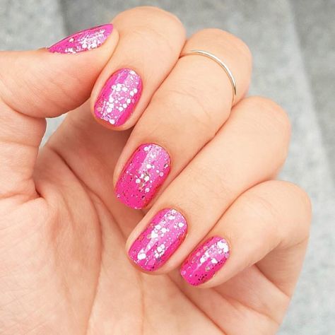 Nail Polish Party, Barbie Nails, Silver Glitter Nails, Pink Glitter Nails, Pretty Nail Designs, Pink Nail Polish, Glitter Nail Polish, Gold And Pink, Popular Nails