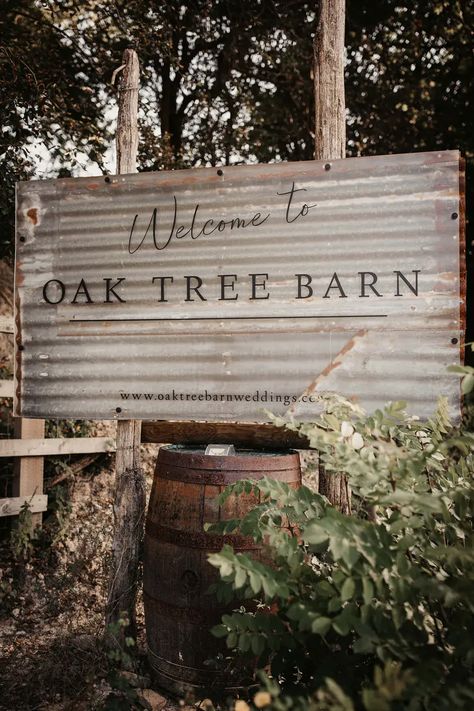 Rustic Business Signs Outdoor, Winery Signage Entrance, Air Bnb Signage, Property Entrance Ideas, Minimalistic Plants, Outdoor Wedding Venue Ideas, Farm Signs Entrance, Fairy Garden Outdoor, Barn Cafe