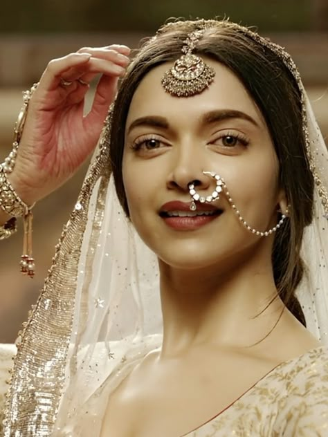 #deepikapadukone #indianactress #indian #bollywoodfashion #beautyblog #pretty pinterest aesthetic Mastani Deepika Padukone, Mastani Dress, Bride Photos Poses, Deepika Padukone Style, Piercing Studio, Indian Dresses Traditional, Pinterest Aesthetic, Indian Aesthetic, Bridal Jewellery Indian