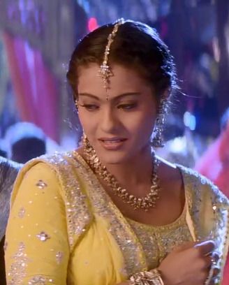 In “Kabhi Khushi Kabhi Gham” - 2001 Kabhi Khushi Kabhie Gham, Kajol Saree, Shahrukh Khan And Kajol, Vintage Bollywood Aesthetic, Beauty Smile, 90s Bollywood, Bollywood Outfits, Vintage Bollywood, Shah Rukh Khan