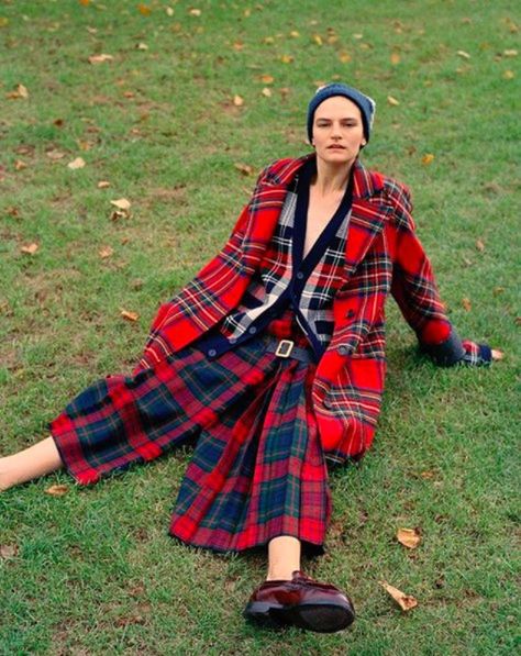 Tartan Street Style, Plaid Runway, Red Plaid Coat, Tartan Coat, Tartan Clothing, Plaid Party, Tartan Fashion, Scottish Fashion, Tartan Kilt