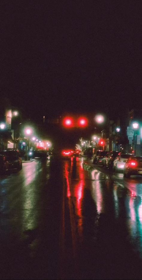 Night time aesthetic Rush Hour Aesthetic, Traffic Lights Aesthetic, Traffic Light Aesthetic, Traffic Aesthetic, Blurred Pics, 90's Photo, Midnight Photography, Red Traffic Light, Nighttime Aesthetic