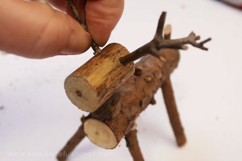 Twigs & Twine Reindeeer Outdoor Wooden Reindeer Diy, Driftwood Reindeer, Reindeer Logs, Twig Reindeer, Salon Christmas, Reindeer Diy, Forest Crafts, Twig Crafts, Acorn Crafts