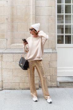 Gold Trousers Outfit, Sequin Trousers Outfits, Gold Trousers, Trousers Outfit Casual, Sequin Trousers, Trouser Outfit, Metallic Skirt, Fall Capsule Wardrobe, Flared Trousers