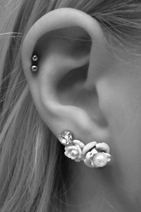 50 Piercing Ideas for Women: The Best Guide Piercings Corps, Two Piercings, Spider Bite, Tattoo Zeichnungen, Cool Piercings, Cute Ear Piercings, Cute Piercings, Body Piercings, Body Modifications