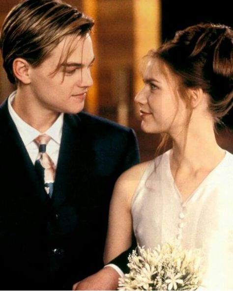 90s Movie Character, 90s Movies Fashion, Leonardo Dicaprio Romeo, Movie Character Outfits, Romeo Juliet 1996, Movie Wedding Dresses, Leonardo Dicaprio Movies, Era Dresses, Romeo Und Julia