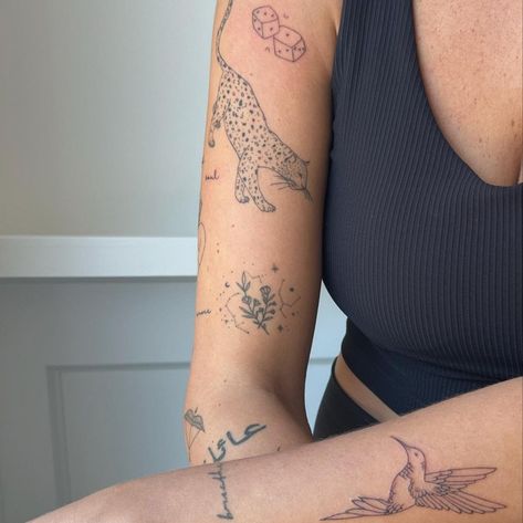 Hip Thigh Tattoos Women, Spine Tattoos For Black Women, Dope Hand Tattoos For Women, Tattoos For Women Thigh, Thigh Tattoos Ideas, Tattoo Ideas Female Baddie, Feminine Thigh Tattoos, Unique Hand Tattoos, Leopard Tattoo