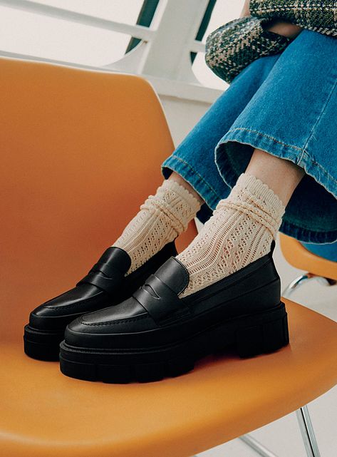 Platform Penny Loafers, Penny Loafers For Women Outfits, Heeled Loafers Outfit, Penny Loafers Outfit, Theatre Tech, Loafers For Women Outfit, Socks And Loafers, Loafers And Socks, Loafers With Socks