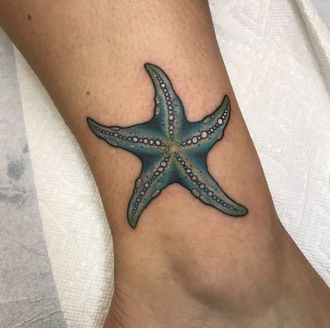 Realistic color starfish tattoo Starfish Tattoo Traditional, Star Fish Tattoo Design, Sea Star Tattoo, Seastar Tattoo, Aquatic Tattoos, Star Fish Tattoo, Coastal Tattoos, Tattoo Etoile, Tattoos Ocean