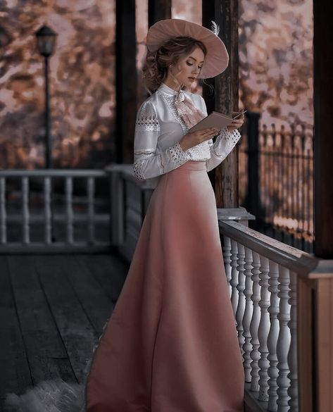 Vintage Outfits 1800s Aesthetic, Victorian Governess Dresses, 1884 Fashion Women, Old Fashion Women Vintage, Colonial Outfit For Women, Modern 1800s Fashion, 1800s Outfit Women, Victorian England Fashion, Old Fashioned Dresses Victorian