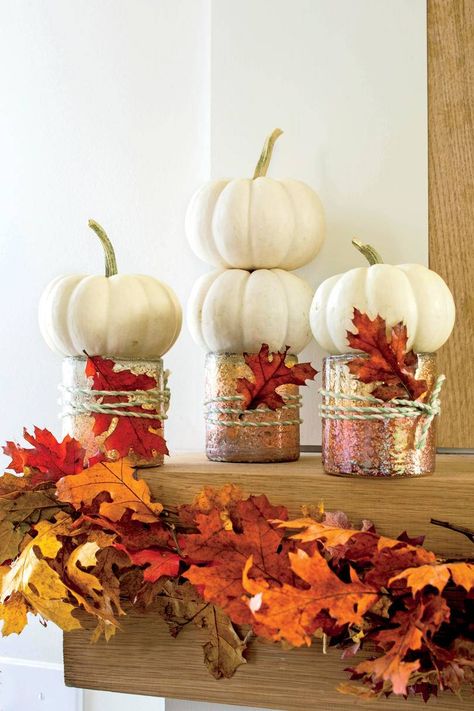 Simple 10-Minute Rustic Fall Matel Wreaths Thanksgiving, Rustic Mantel, Fall Decorating Ideas, Pumpkin Display, Christmas Wreaths Diy Easy, Halloween Decorations Diy Outdoor, 13 November, Rustic Pumpkin, Beautiful Farmhouse