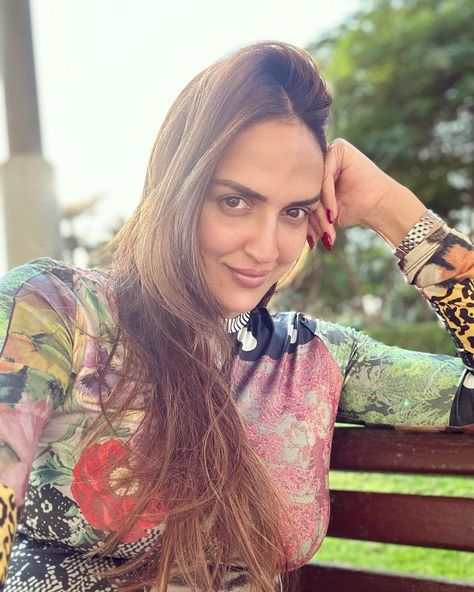 Esha Deol, Happy Birthday Papa, Love You Papa, Runaway Bride, Healthy Happy, Happy Fathers Day, Bollywood Actress, Just Love, Hollywood