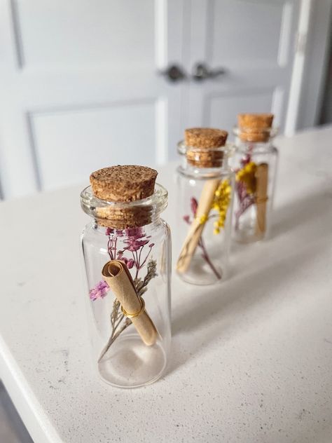 Easter Entertaining, Cork Ideas, Glass Bottles With Corks, Mini Glass Bottles, Bottle Ideas, Message In A Bottle, Christmas House, Wedding Diy, Be My Bridesmaid