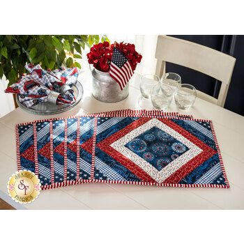 Easy Placemats To Sew Free Pattern, Fall Craft Fair Ideas, Placemat Crafts, Xmas Placemats, Patriotic Placemats, Bandana Quilts, Three Yard Quilts, Quilted Place Mats, Easy Placemats