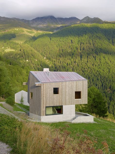 Chalet, Val D’hérens,© Thomas Jantscher Modern Swiss Chalet, Modern Chalet, Chalet Design, Swiss Chalet, Wood And Concrete, Wood Architecture, Concrete Home, Wood Cladding, Concrete Structure