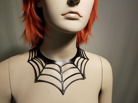 Leather Choker Diy, Diy Choker, Leather Wrist Cuff, Harness Fashion, Spider Jewelry, Jewelry Tattoo, Scene Fashion, Exotic Fashion, Outfit Design