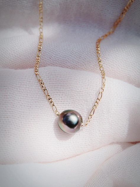 A single Tahitian pearls floats on a dainty gold chain. This staple pearl necklace is a handmade Hawaiian treasure. This stunning Tahitian pearl necklace elegantly exemplifies island living. Wear this pearl necklace alone or layered for a classically elegant statement.✦ DETAILS ✦✧ Name: Miliani (mee LEE ah nee) - gentle caress.✧ 1 Genuine 8-10mm Tahitian Pearl AAA quality.✧ 18kt Gold Filled.✧ All Ke Aloha Jewelry pieces come packaged thoughtfully, beautifully, and ready for gift giving. Dainty Gold Chain, Tahitian Pearl Necklace, Gemstone Hoop Earrings, Black Pearl Necklace, Mother Of Pearl Earrings, Gold Pearl Necklace, Cz Necklace, Pearl Collection, Island Living